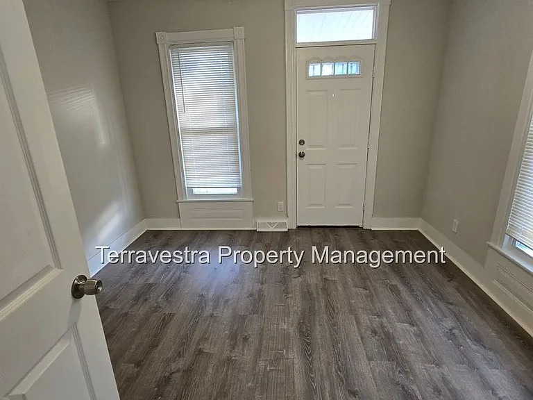321-323 South 5th Street — Photo 10