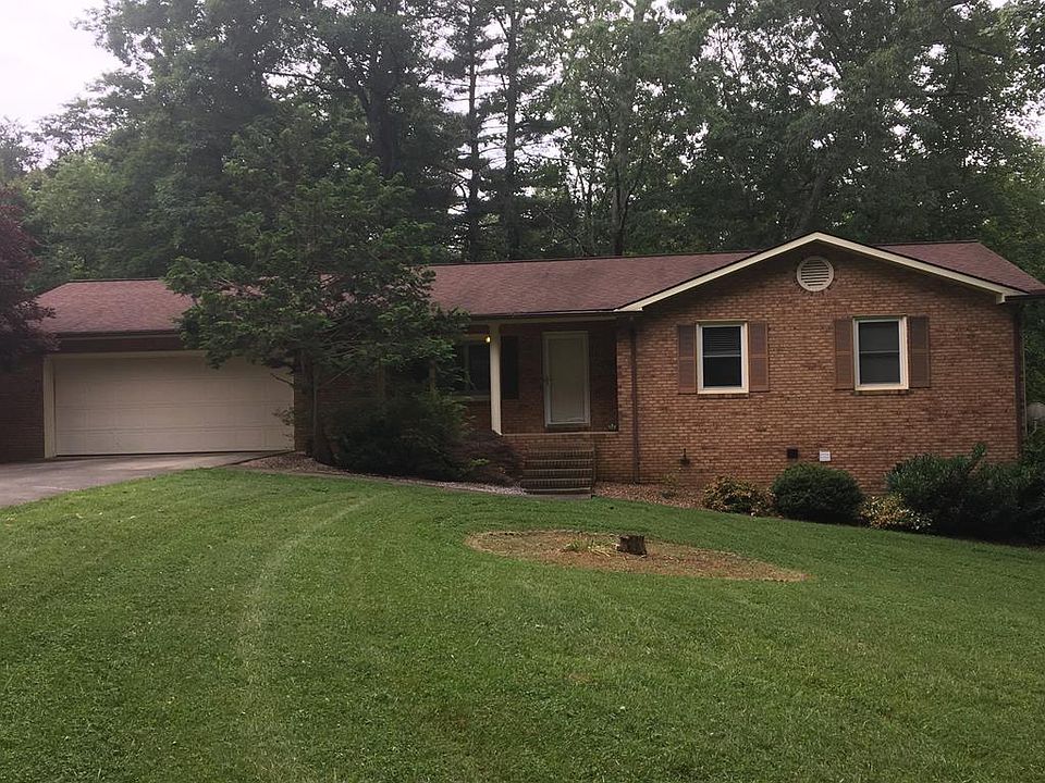 1st image of 421 Cloverdale Ln