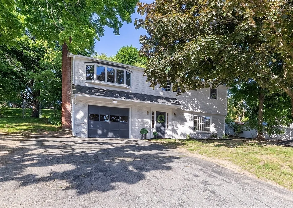 110 Low St