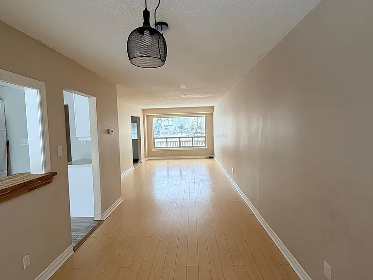 1391 Fenelon Cres — Photo 17