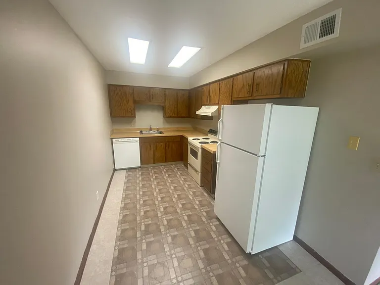 1059 NW Greenwood St — Photo 7