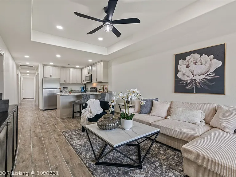 10415 A & B Preston Ct — Photo 4