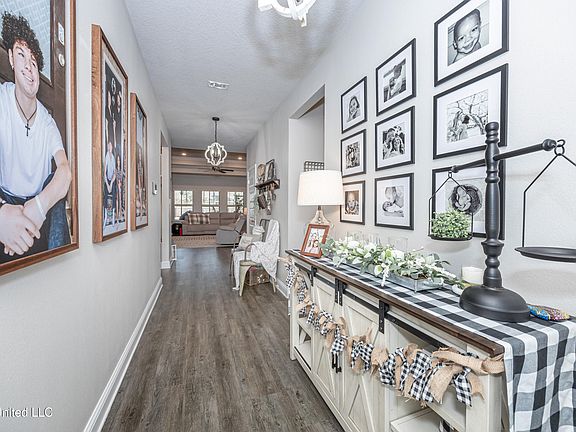 4th image of 6452 Chickory Way
