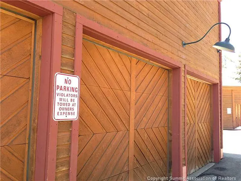 400 Main St #203 — Photo 3
