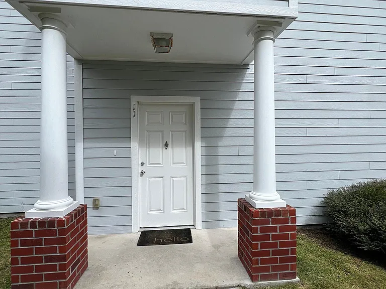1577 NW 29th Rd #11 — Photo 1