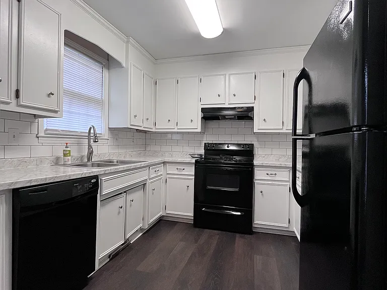 102 Wexford Dr — Photo 4