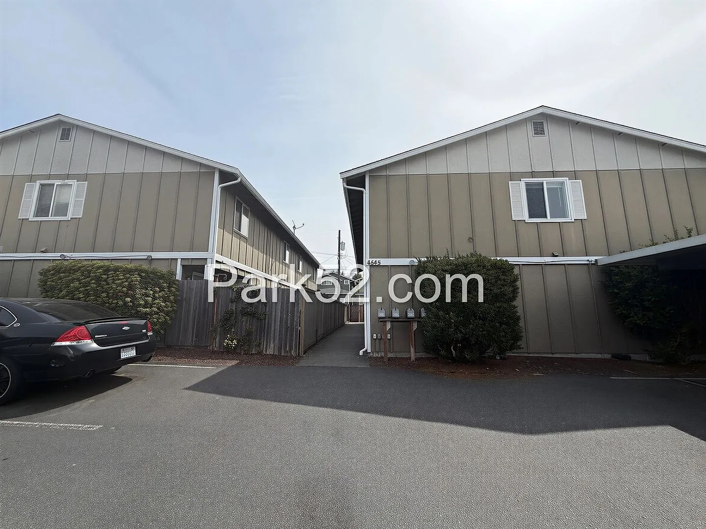Tacoma 3 Bedroom Townhome — Photo 2