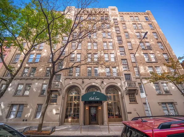 52 Clark Street image 11 of 12