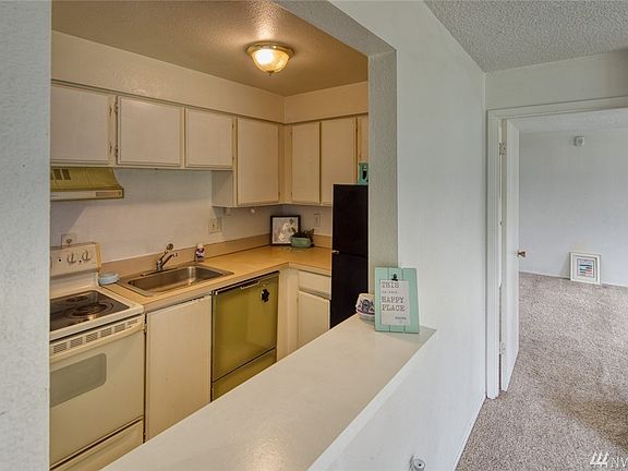 4th image of 3425 S 176th St Unit 206