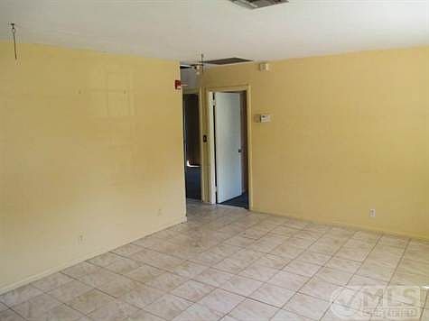 2nd image of 819 33rd St