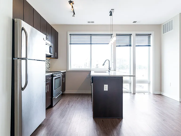 1200 Manor Residence — Photo 25
