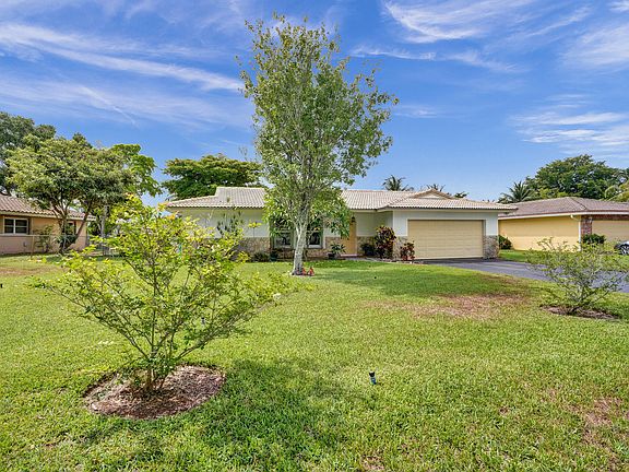 5th image of 10700 NW 43rd Court