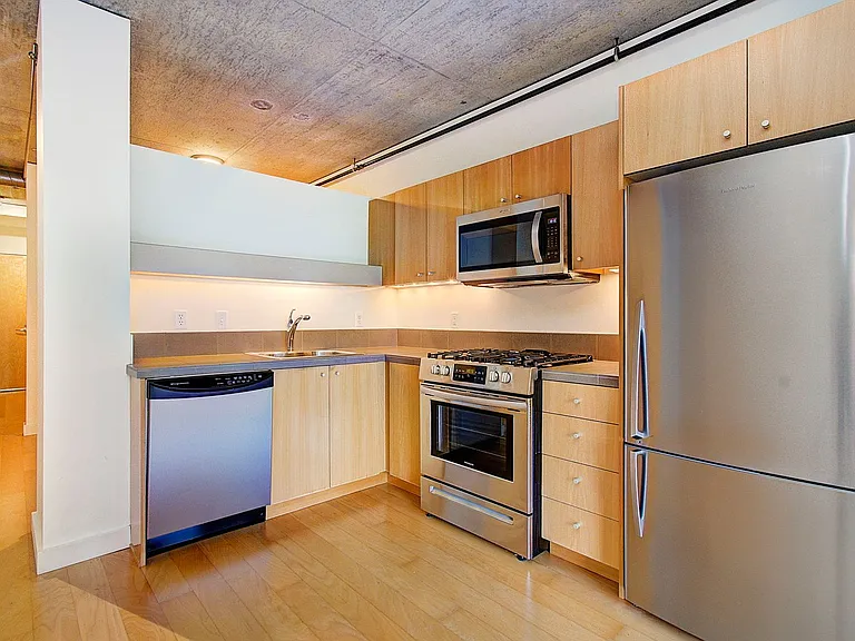 1926 W Burnside St #204 — Photo 19
