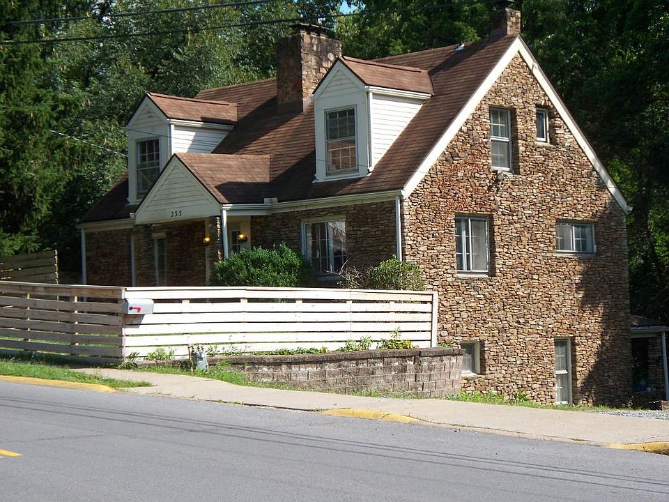 Vintage charm in this 1940 stone cottage