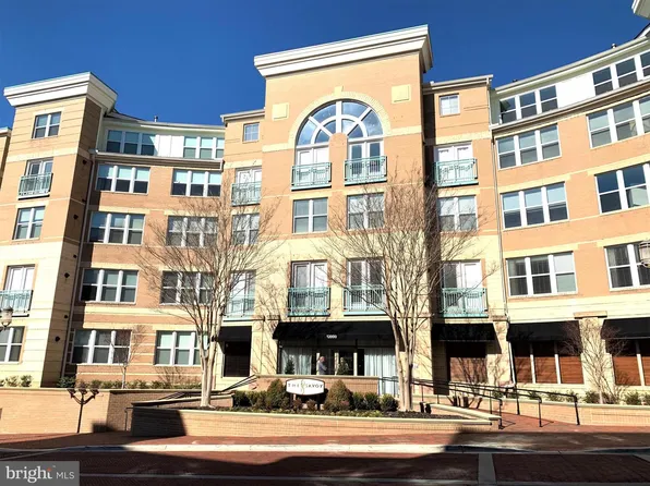12000 Market St APT 345, Reston, VA 20190