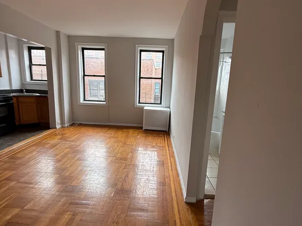 2835 Bainbridge Avenue image 1 of 6