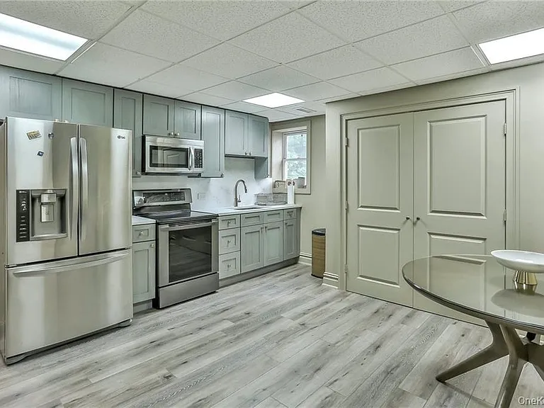 433 New Rochelle Rd — Photo 27