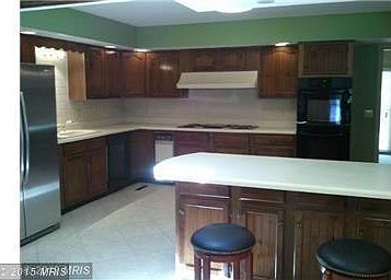 4th image of 1015 Columbus Dr