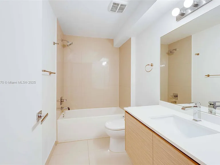 600 NE 27th St #3102 — Photo 19