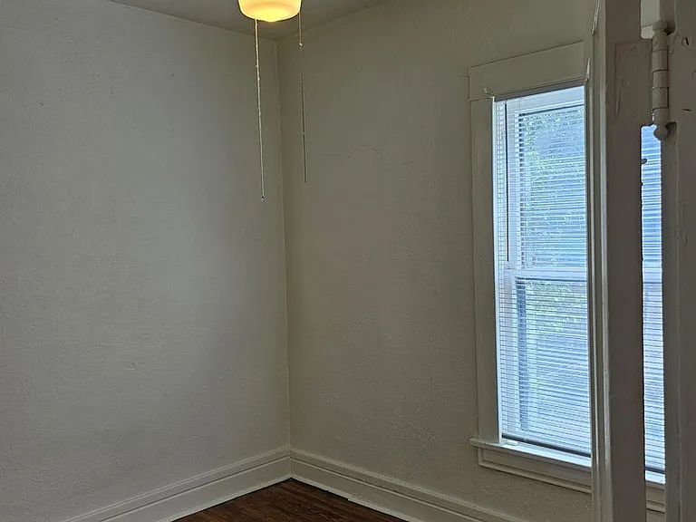 1223 Claremont Ave — Photo 4
