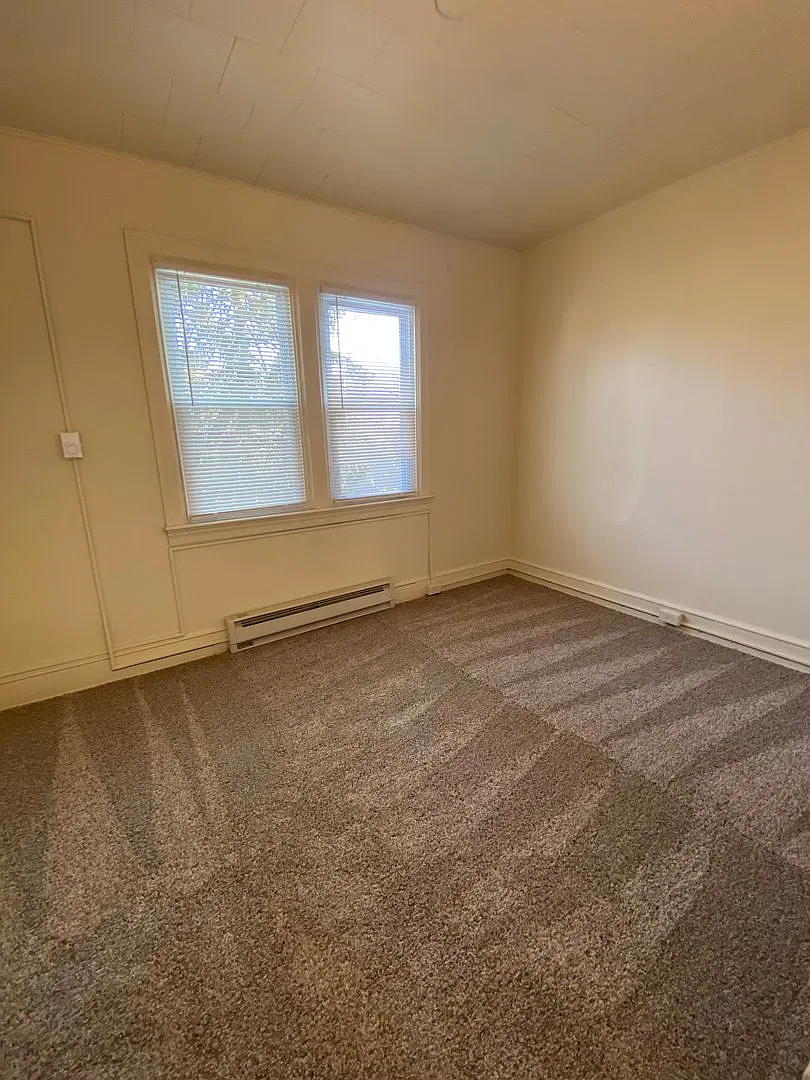 516 W James St — Photo 4