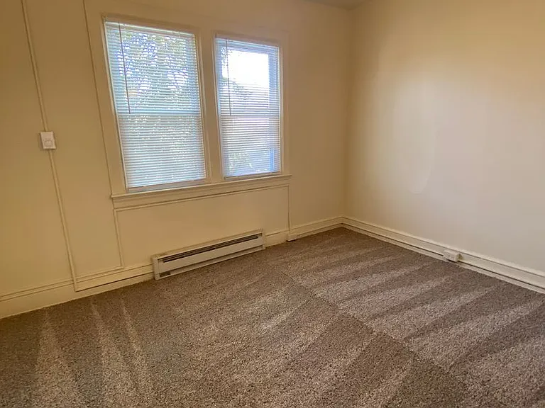 516 W James St — Photo 4