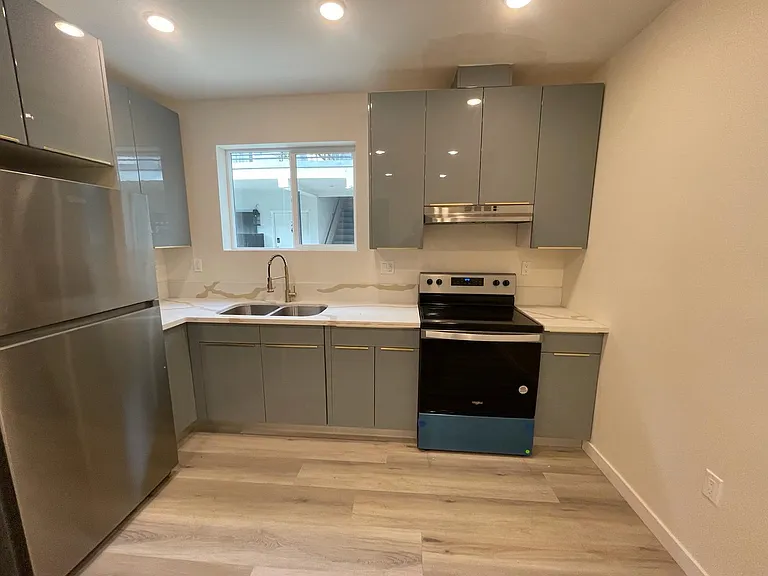 1185 N Kenmore Ave #27 — Photo 11
