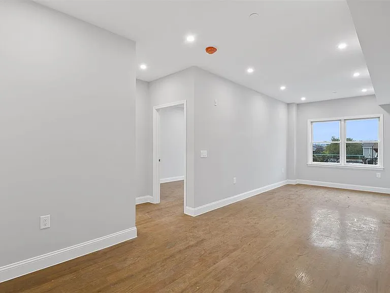 311 W Side Ave #304 — Photo 2