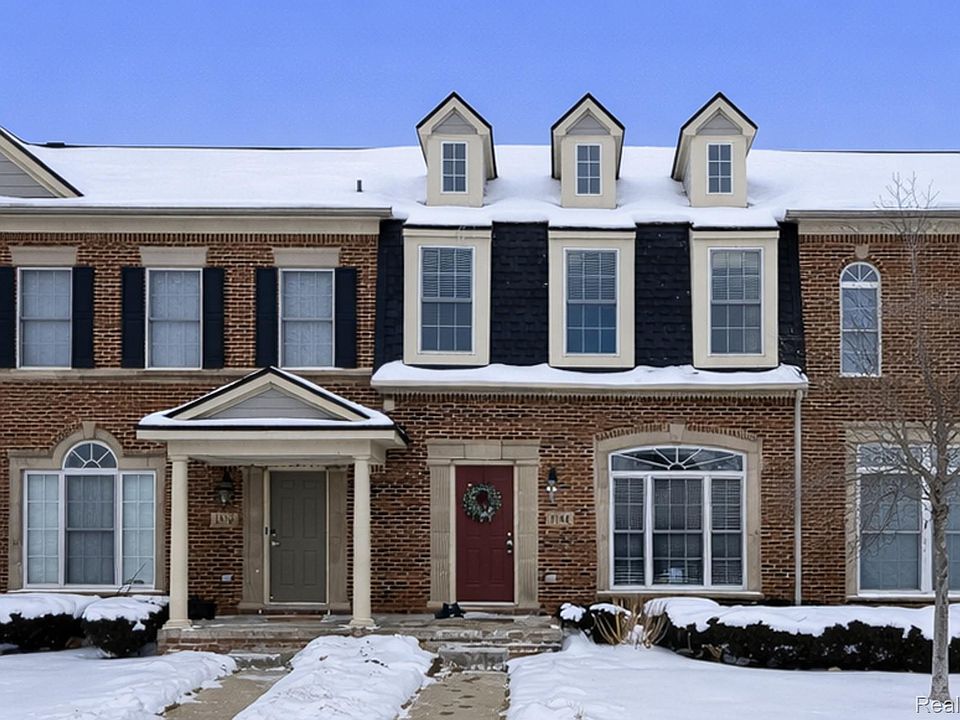 1st image of 1584 Commodore Cir