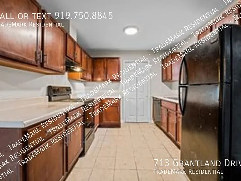 713 Grantland Dr — Photo 2