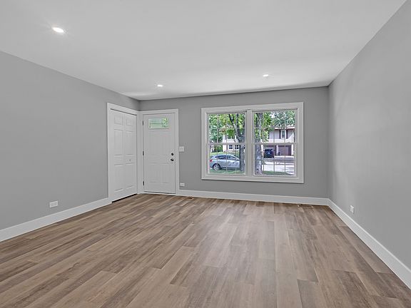 3rd image of 185 Brandon Ct