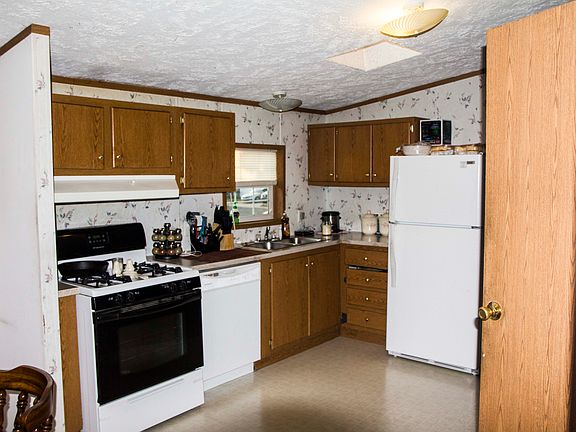 3rd image of 243 Vydareny Dr