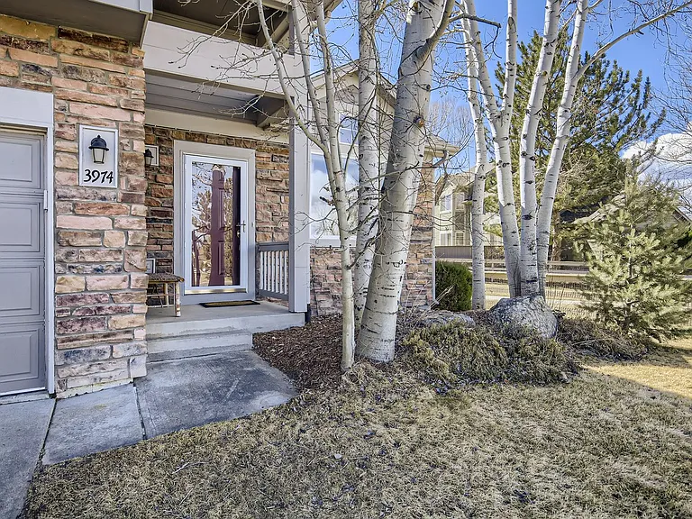 3974 Hawthorne Cir — Photo 28