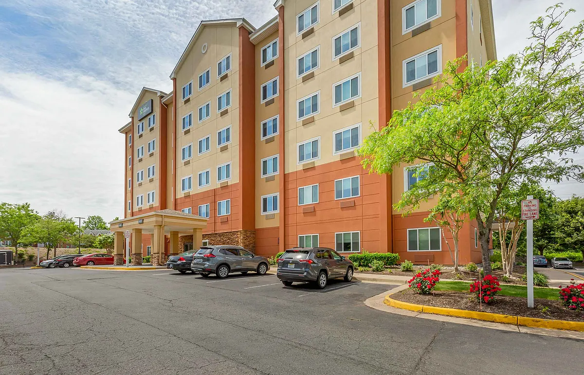 Exterior - Washington, D.C. - Centreville - Manassas