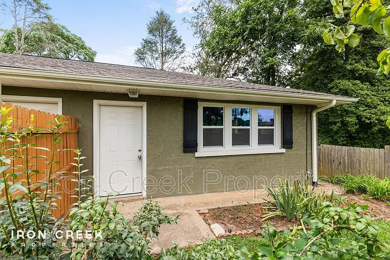 1 bed, 1.0 bath, 528 sqft, $1,225 — Photo 2