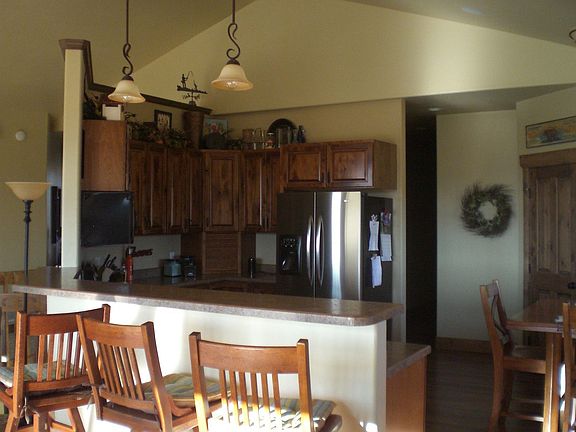 Kitchen & Bar area