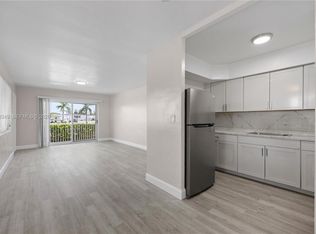 1989 N Glades Dr #6, Miami, FL 33162