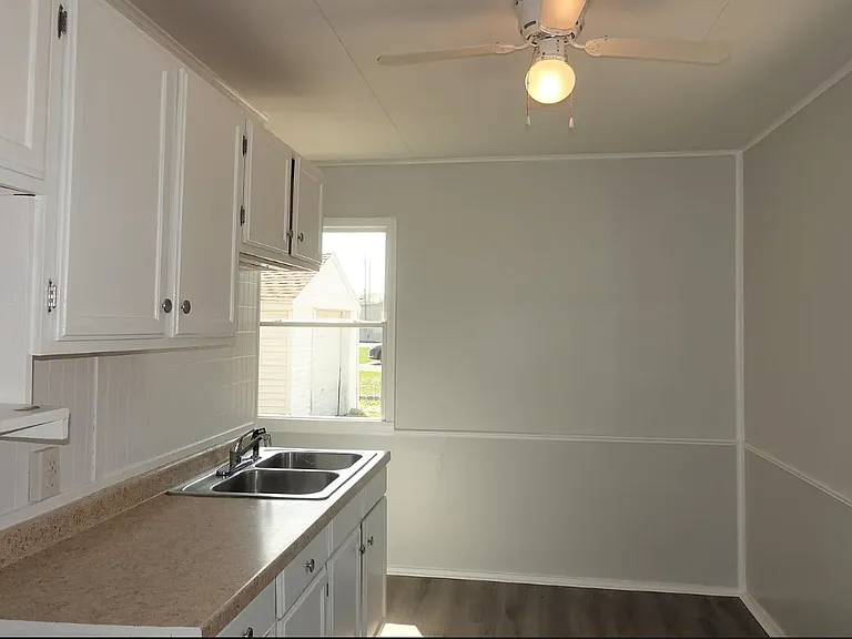 1118 Monroe St — Photo 5