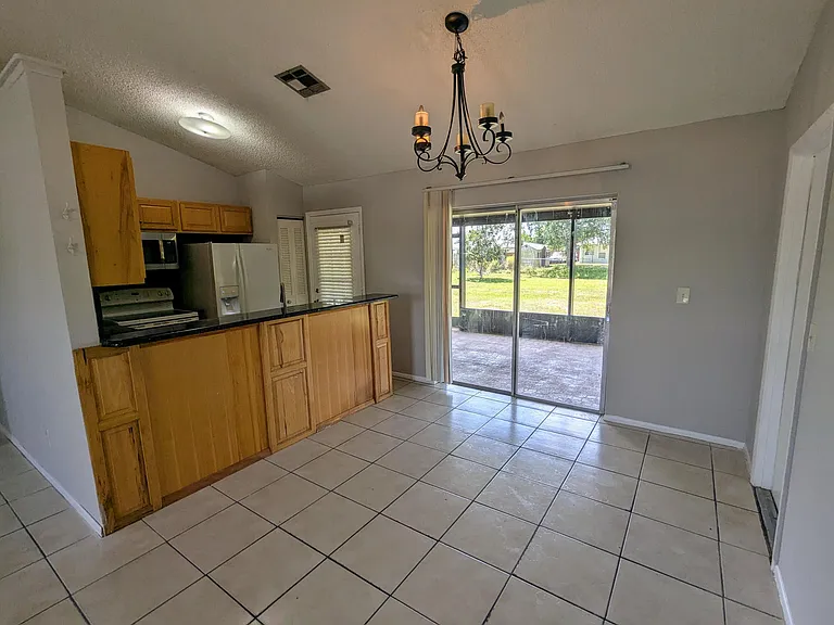 554 SW Lakehurst Dr — Photo 3