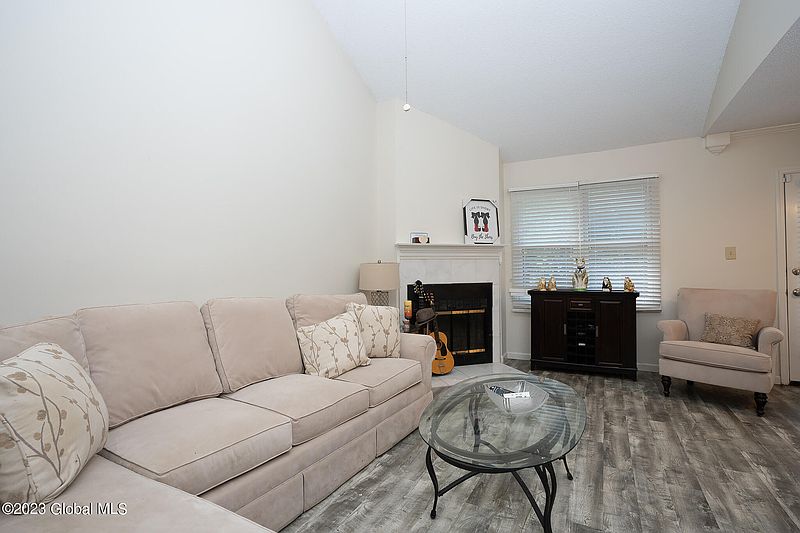 3rd image of 3037 Squire Boulevard
