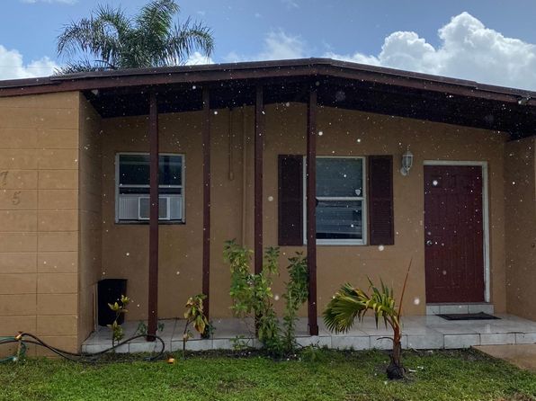 375 SE Abeto Ln