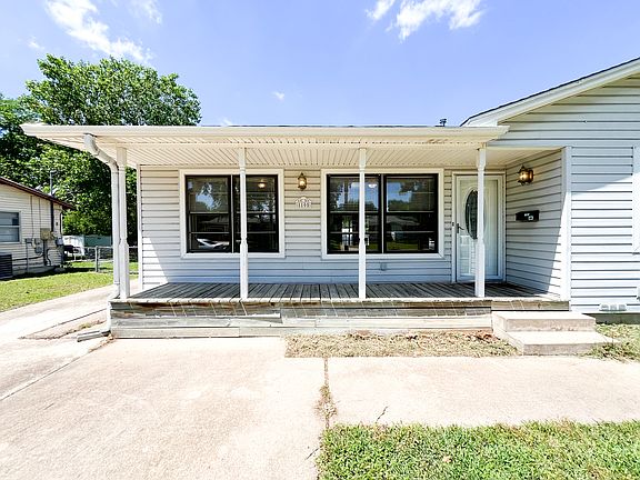 3rd image of 1105 Estes Dr