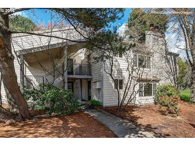 10013 SW Trapper Ter photo 1