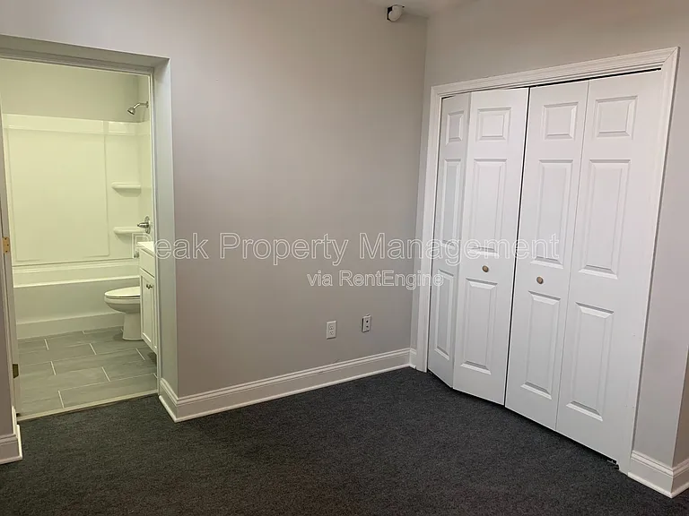 220 E Marshall St #A — Photo 9