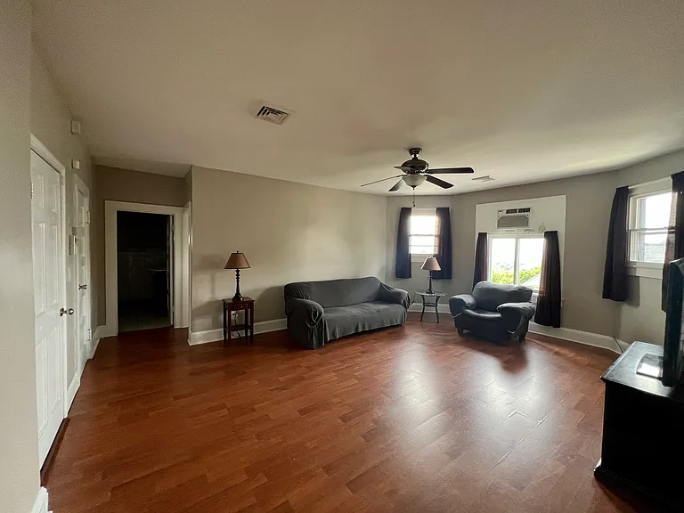 1202 Vine St #5 — Photo 2
