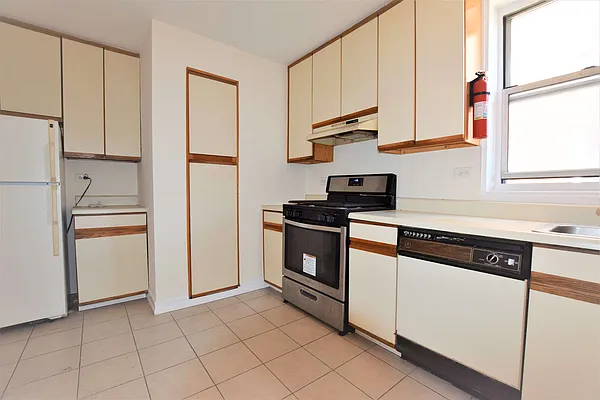 Rented by NYC Realty Brokers LLC | media 8