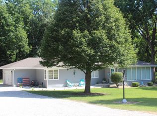 6 Northern Dr, Decatur, IL 62521