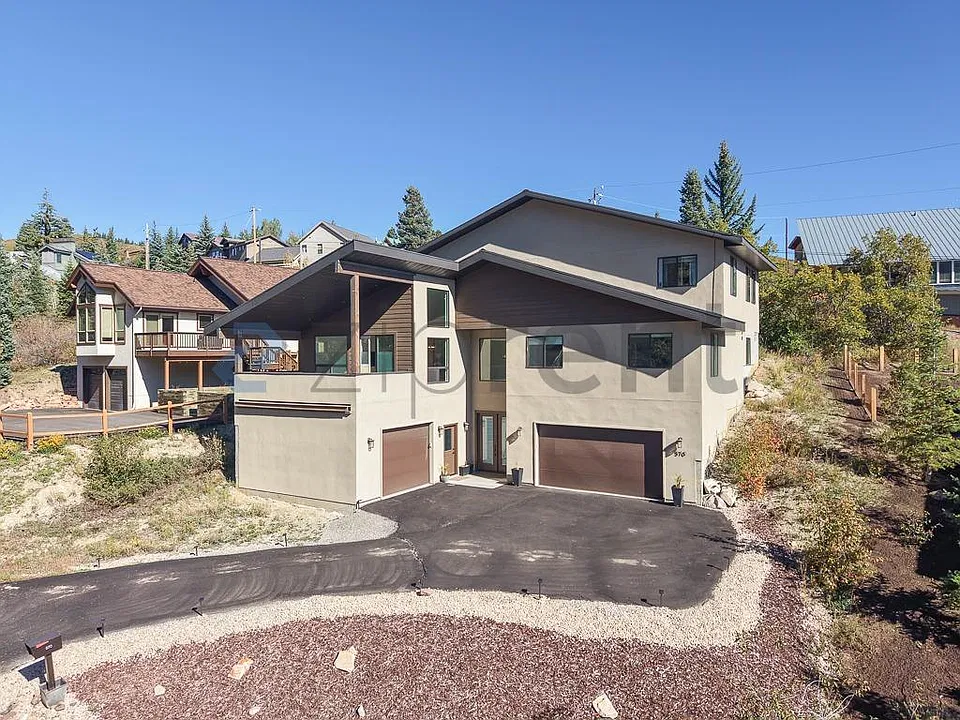570 Aspen Dr