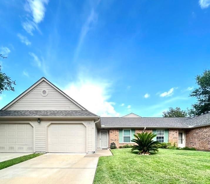1st image of 739 E Country Grove Cir