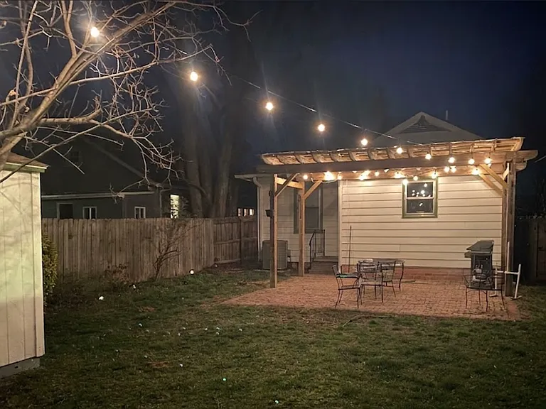 214 W Blake Ln — Photo 10